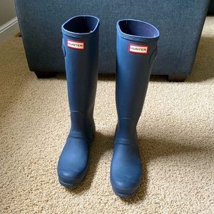 Matte blue Hunter boots